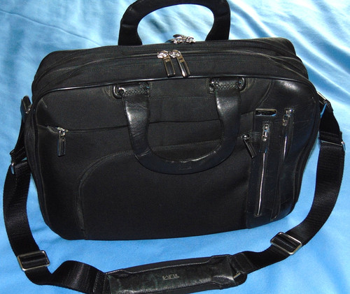 Tumi 25641d kennedy briefcase - kennedy,