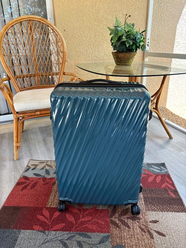 Tumi degree extended - 19, 30"
